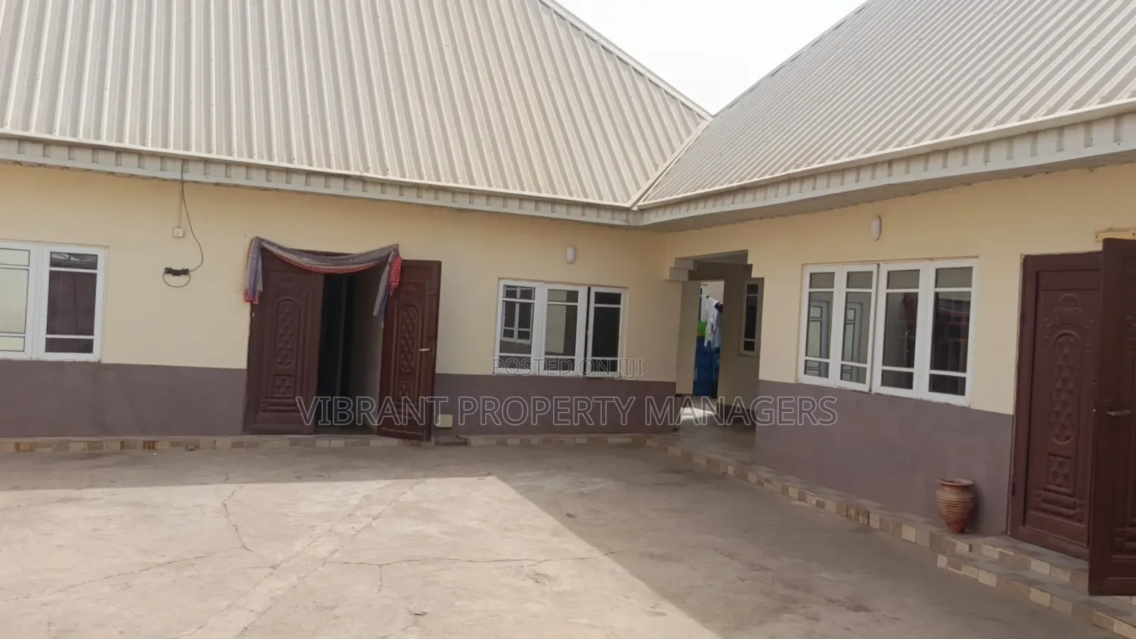 8rooms Functional Hotel And Bar