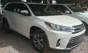 Toyota Highlander XLE 4x4 V6 (3.5L 6cyl 8A) 2018 Off white