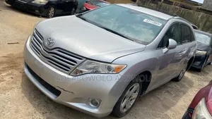 Toyota Venza XLE 2011 Silver