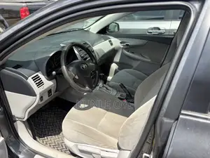 Toyota Corolla LE 4dr Sedan (1.8L 4cyl 4A) 2011 Gray