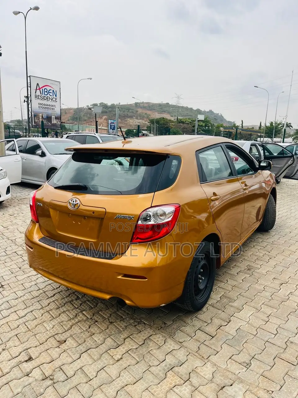 Toyota Matrix 2011 Orange
