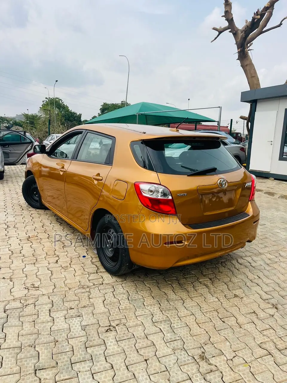 Toyota Matrix 2011 Orange