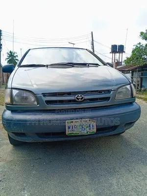 Toyota Sienna 2001 Gray