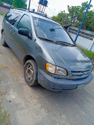 Toyota Sienna 2001 Gray