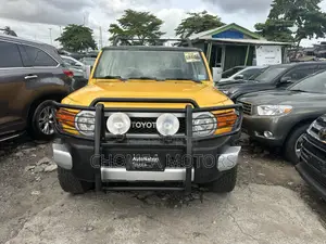 Toyota FJ Cruiser 2015 Yellow