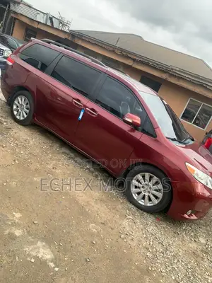 Toyota Sienna Limited 7-Passenger 4dr Minivan AWD (3.5L 6cyl 6A) 2014