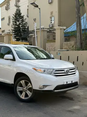 Toyota Highlander Limited 2012 White