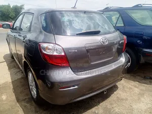 Toyota Matrix Hatchback FWD (1.8L 4cyl 5M) 2010 Gray