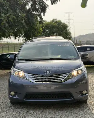 Toyota Sienna Limited 7 Passenger (3.5L 6cyl 6A) 2016 Blue