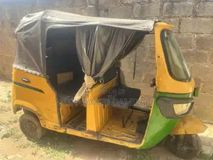 Bus 2022 Yellow