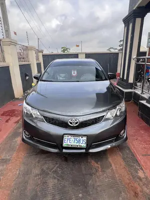 Toyota Camry SE 4dr Sedan (2.5L 4cyl 6A) 2013 Gray