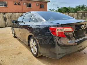 Toyota Camry SE 4dr Sedan (2.5L 4cyl 6A) 2014 Black