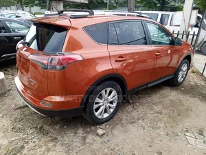 Toyota RAV4 XLE 4dr SUV AWD (2.5L 4cyl 6A) 2015 Orange