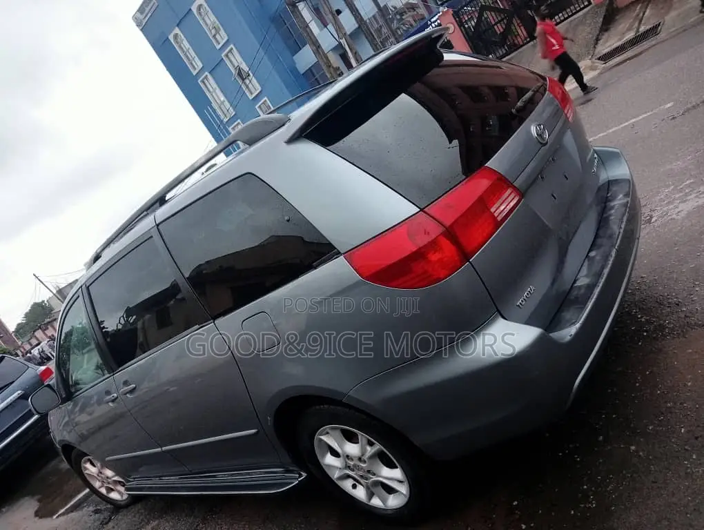 Toyota Sienna 2005