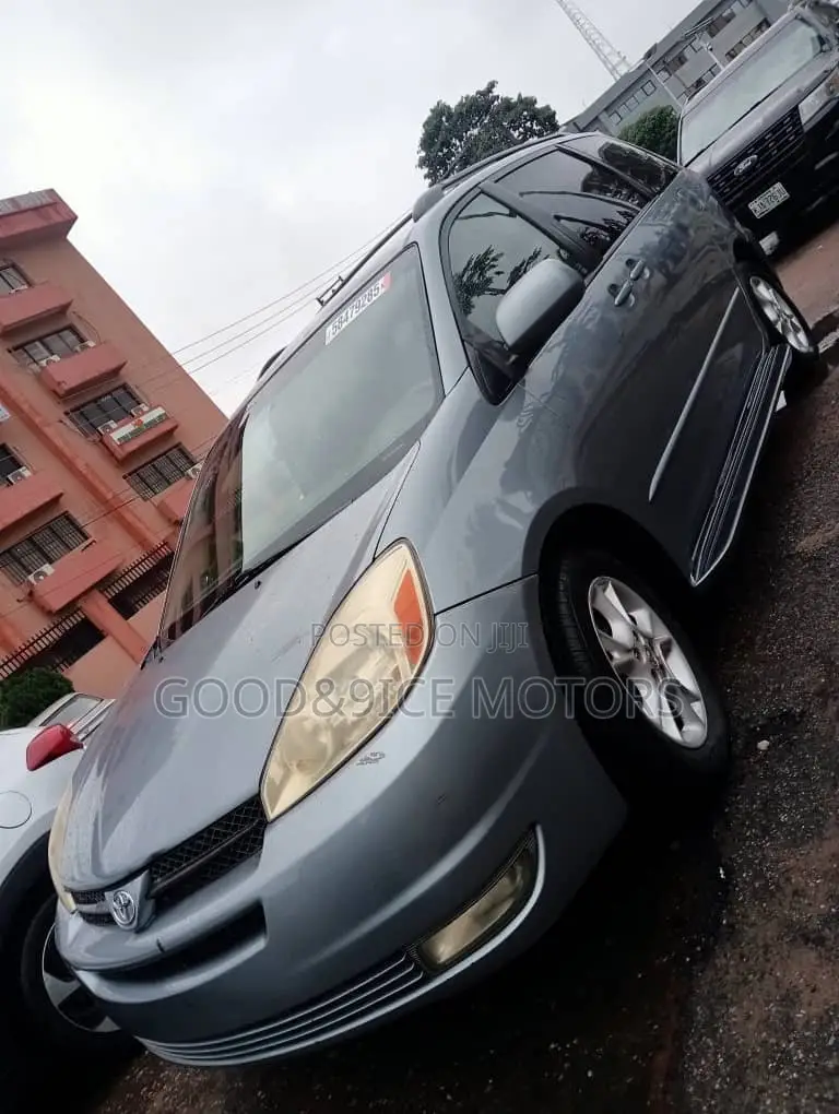 Toyota Sienna 2005