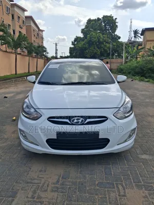 Hyundai Accent SE Hatchback 2016 White