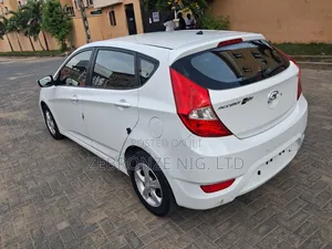 Hyundai Accent SE Hatchback 2016 White