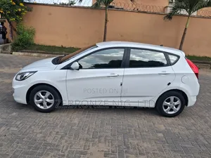 Hyundai Accent SE Hatchback 2016 White