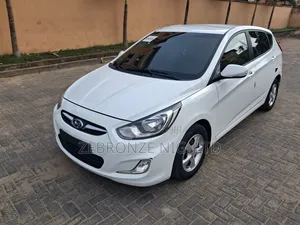 Hyundai Accent SE Hatchback 2016 White