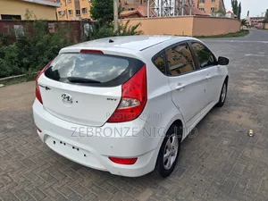 Hyundai Accent SE Hatchback 2016 White