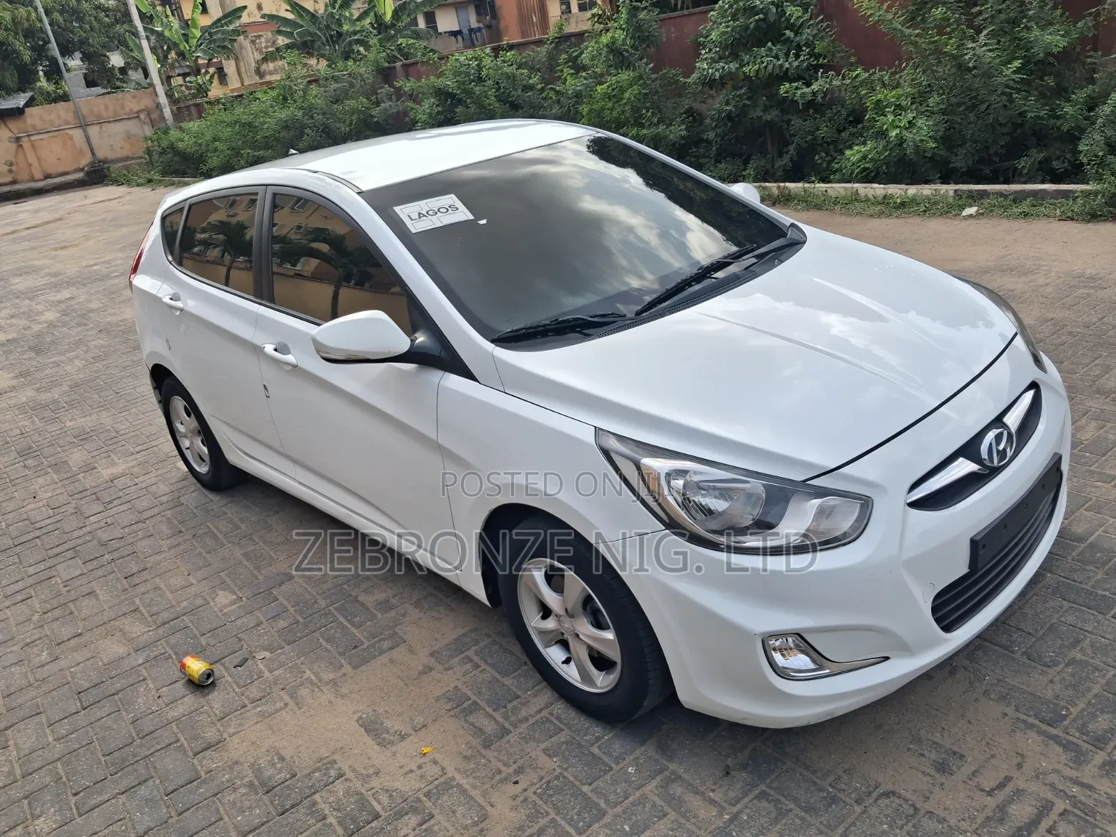 Hyundai Accent SE Hatchback 2016 White