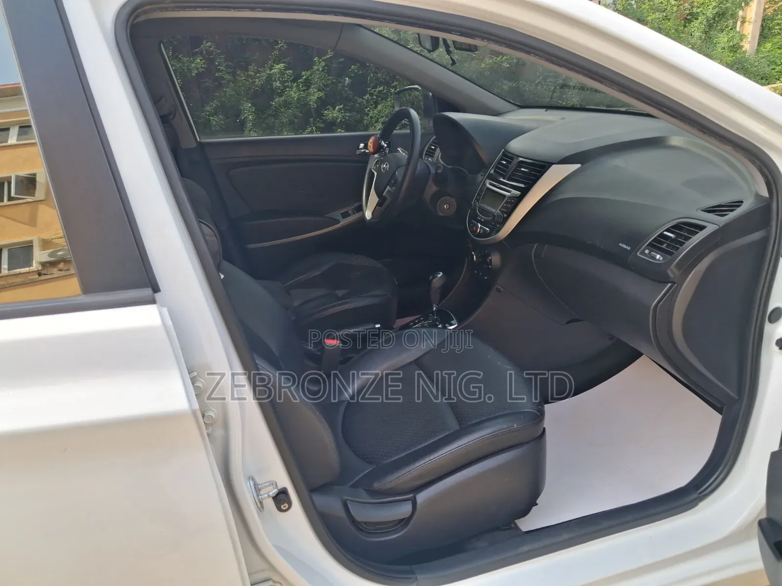 Hyundai Accent SE Hatchback 2016 White