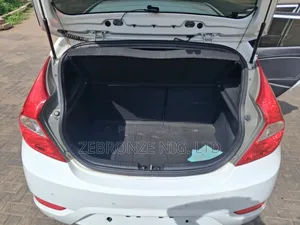Hyundai Accent SE Hatchback 2016 White