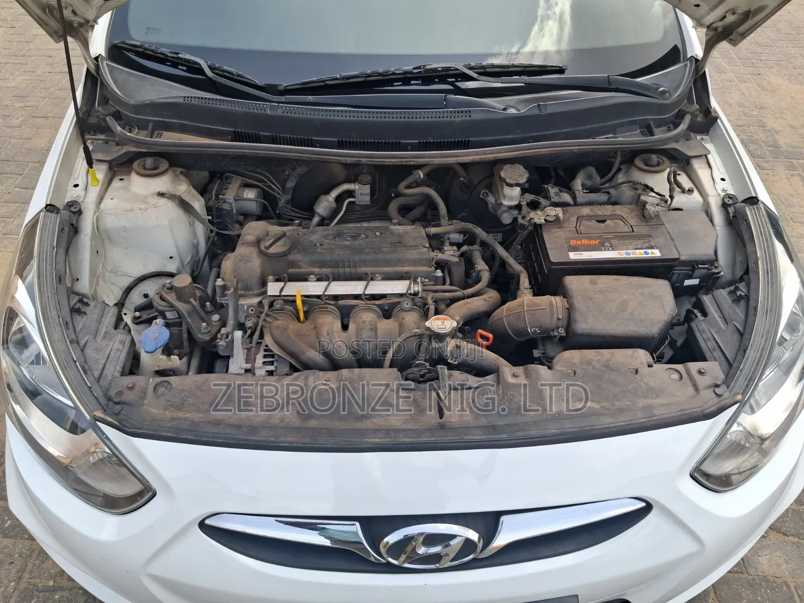 Hyundai Accent SE Hatchback 2016 White