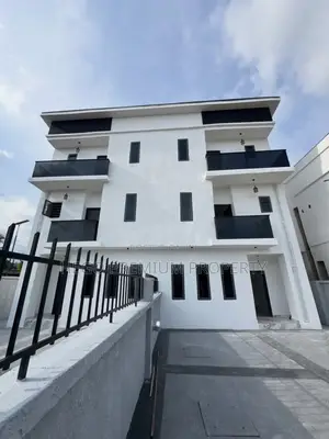 4bdrm Duplex in Woji Estate for sale