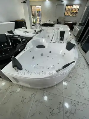 4 Handle Curve White Jacuzzi Set