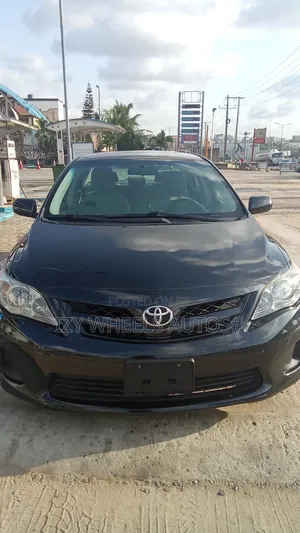 Toyota Corolla LE 4dr Sedan (1.8L 4cyl 4A) 2013 Black