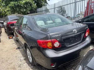 Toyota Corolla LE 4dr Sedan (1.8L 4cyl 4A) 2010 Gray