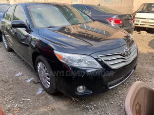 Toyota Camry LE 4dr Sedan (2.5L 4cyl 6A) 2011 Gray