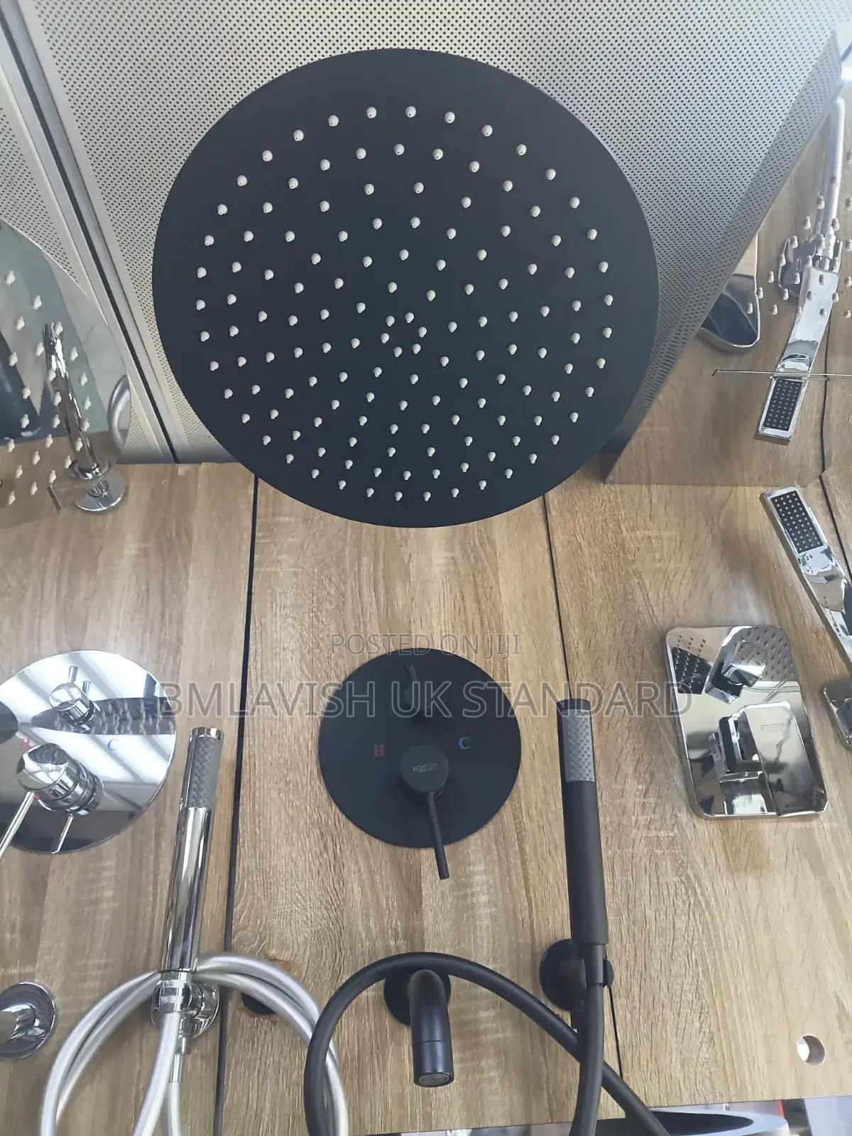Round Conduit Shower Set