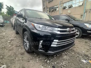Toyota Highlander XLE 4x2 V6 (3.5L 6cyl 8A) 2018 Black