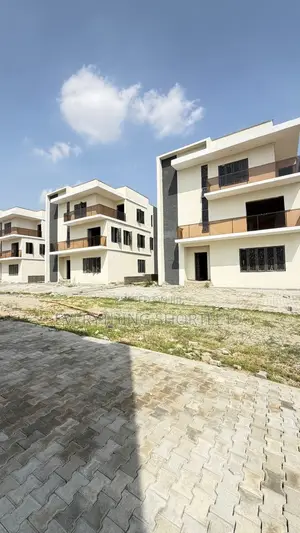 6bdrm Duplex in Guzape District for sale
