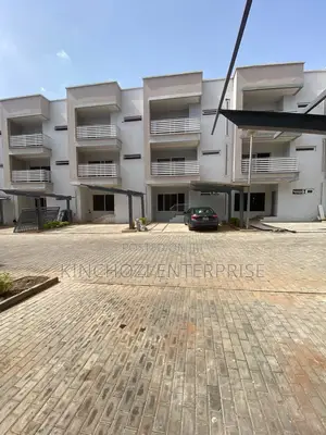 4bdrm Townhouse / Terrace in Utako for rent