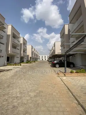 4bdrm Townhouse / Terrace in Utako for rent