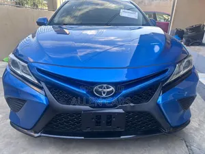 Toyota Camry SE (2.5L 4cyl 8A) 2019 Blue