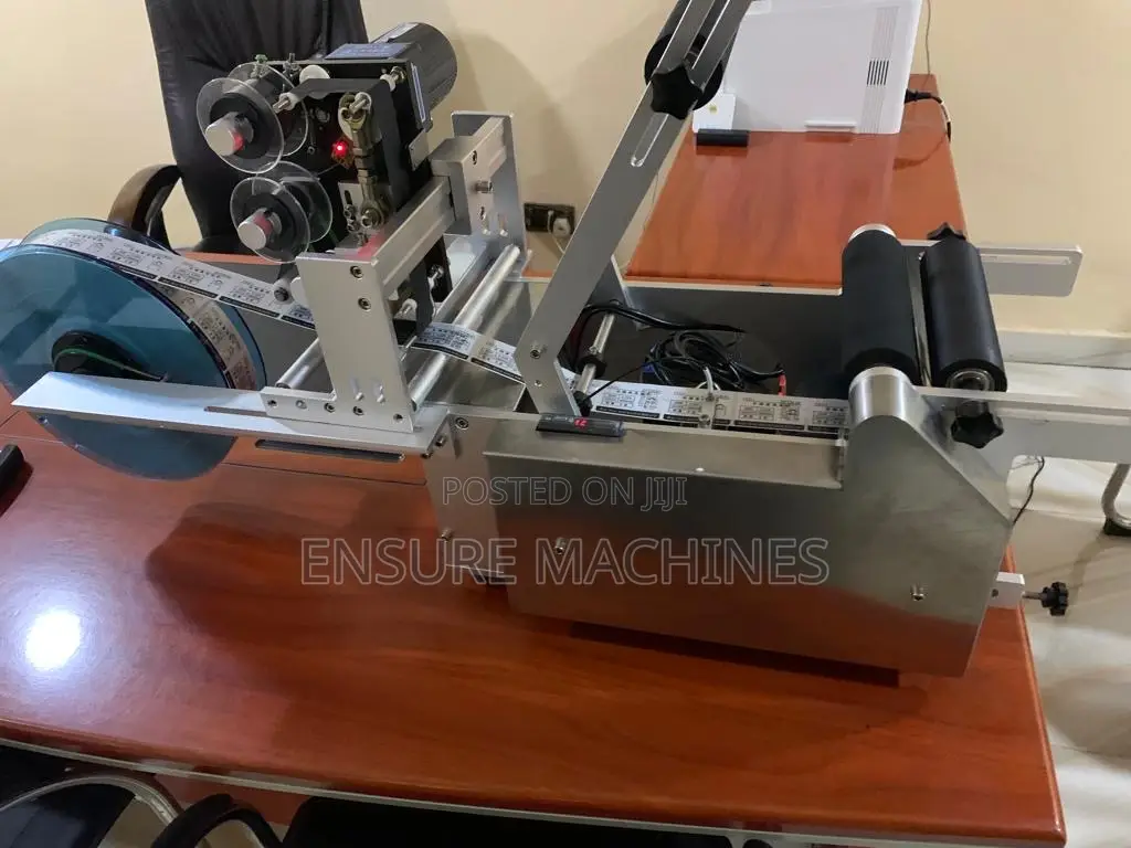 Round Bottle Labelling Machine With Date Coding