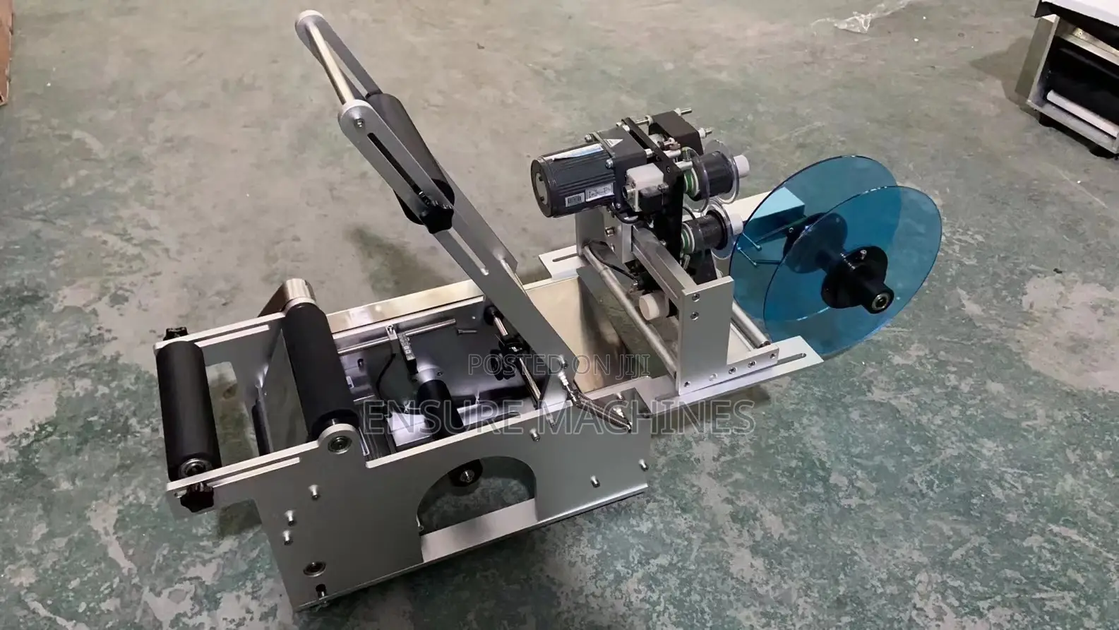Round Bottle Labelling Machine With Date Coding