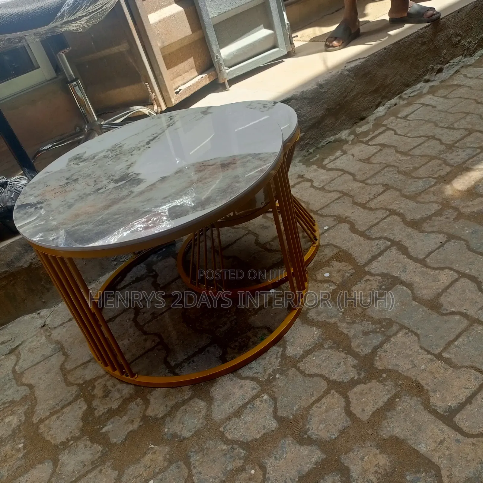 Mable Center Table Black N White Colors
