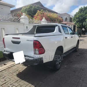 Toyota Hilux 2024 White