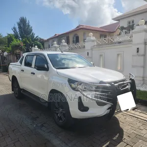 Toyota Hilux 2024 White