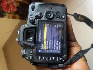 Neatly Used Nikon D7000 With 18-105mm Nikon Vr Lens