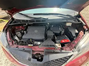 Toyota Sienna XLE Premium 8 Passenger (3.5L 6cyl 6A) 2016 Red
