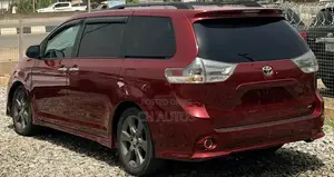 Toyota Sienna XLE Premium 8 Passenger (3.5L 6cyl 6A) 2016 Red