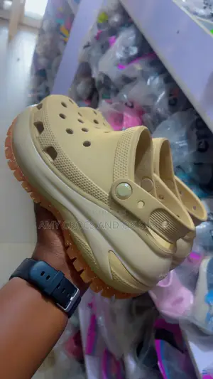 Mega Crocs