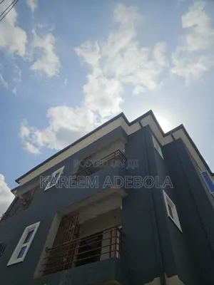 2bdrm Block of Flats in Opposite Progressive, Berger for rent