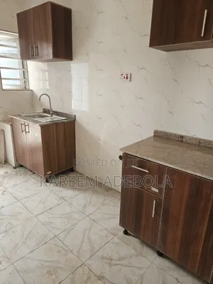 2bdrm Block of Flats in Opposite Progressive, Berger for rent